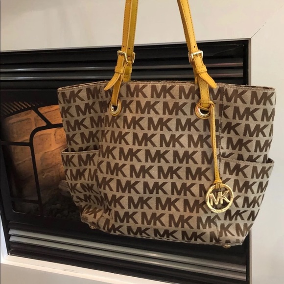 Michael Kors Handbags - Micheal Kors Purse